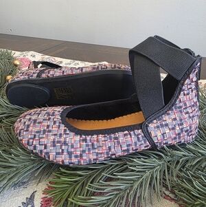 bernie mev. Girl's Monica Ballet Flats in Endure